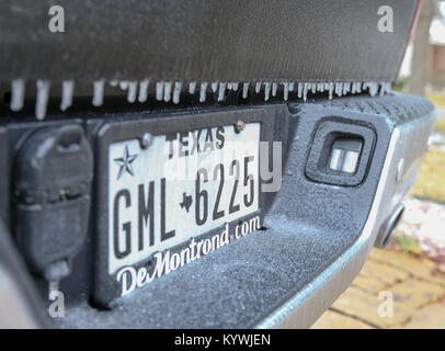 Katy, TX, USA. 16 janvier, 2018. Un chariot a la formation de glace sur elle comme temps de gel se déplace dans la région de Katy, TX. John Glaser/CSM/Alamy Live News Banque D'Images