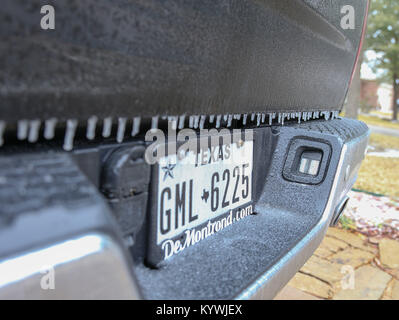 Katy, TX, USA. 16 janvier, 2018. Un chariot a la formation de glace sur elle comme temps de gel se déplace dans la région de Katy, TX. John Glaser/CSM/Alamy Live News Banque D'Images