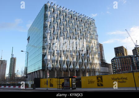 Londres, Royaume-Uni. 16 janvier, 2018. La nouvelle ambassade américaine à Londres ouvre au public. 3pm, 16 janvier 2018. Nine Elms, Battersea, Londres, Royaume-Uni Crédit : Robert Smith/Alamy Live News Banque D'Images