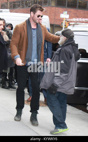 New York, NY, USA. 16 janvier, 2018. Chris Hemsworth accueille l'homme de radio à la promotion de la série construire son nouveau film, 12 forts dans la ville de New York. Le 16 janvier 2018. Credit : Rw/media/Alamy Punch Live News Banque D'Images