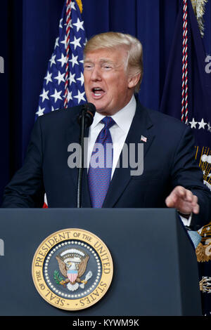 Washington, USA. 16 janvier, 2018. Le Président américain Donald Trump parle lors de la conversation avec les femmes d'Amérique centrale en la Maison Blanche à Washington, DC, États-Unis, le 16 janvier 2018. Credit : Ting Shen/Xinhua/Alamy Live News Banque D'Images