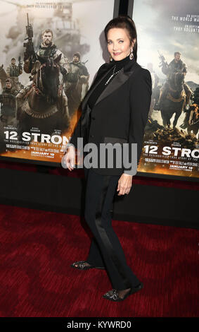 New York City, New York, USA. 16 janvier, 2018. L'actrice Lynda Carter assiste à la première mondiale de '12' forte tenue au Jazz at Lincoln Center's Frederick P. Rose Hall. Credit : Nancy/Kaszerman ZUMA Wire/Alamy Live News Banque D'Images