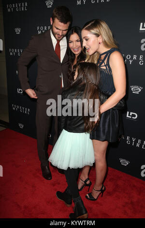 West Hollywood, CA. 16 janvier, 2018. Jessica Rothe, Alex Roe, Abby Ryder Fortson et directeur Bethany Ashton Wolf, à la première de pour toujours ma fille au London hotel à West Hollywood, Californie le 16 janvier 2018. Credit : Faye Sadou/media/Alamy Punch Live News Banque D'Images