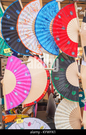 Fans en vente dans plus Grand Place de la rue du marché, Palma de Mallorca, Majorque, Iles Baléares, Espagne, Europe Banque D'Images