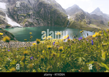 Gadsar magnifique lac au Cachemire en trek des Grands Lacs, station de colline de Sonamarg, Jammu-et-Cachemire. Vallée des fleurs, tarn aqua marine/turquoise, lac, Banque D'Images