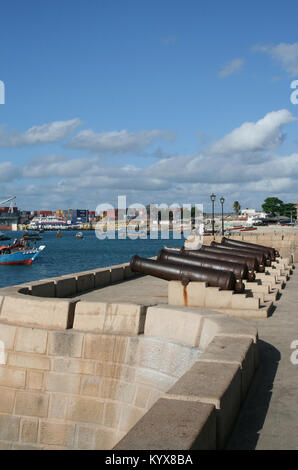 Canons à Forodhani Gradens & Square, Stonetown, Zanzibar, Tanzanie. Banque D'Images