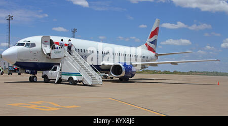 South African Airways, SAA, escaliers chargement camion passagers dans la famille Airbus A319 avion de ligne à fuselage étroit au Harry Nkumbula Mwanga Internati Banque D'Images