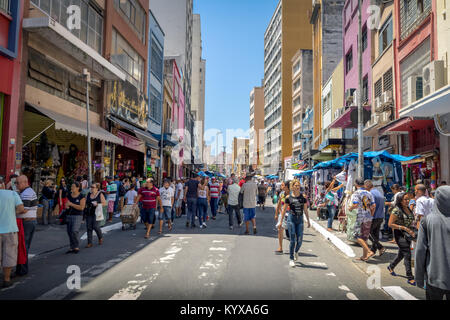 25 de Marco Street, célèbre rue dans le centre-ville de Sao Paulo - São Paulo, Brésil Banque D'Images