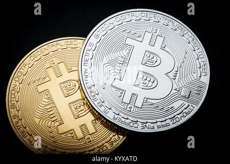 Sur un fond noir Bitcoin Banque D'Images