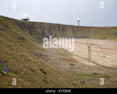 Station radar et dhustone (ancienne carrière de dolérite) fonctionnement sur Titterstone Clee Hill, London, UK Banque D'Images