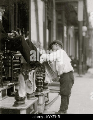 Michael Mero, Bootblack Italien, âgé de 12 ans, travaillé un an de plein gré. Banque D'Images