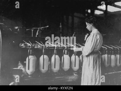 Lincoln les usines de coton, Evansville, Indiana Girl at Spinning Machine, le slubber Banque D'Images