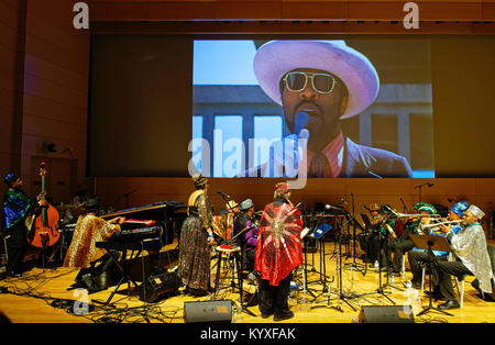 New York, NY - 13 janvier 2018 : Sun Ra Arkestra effectue à résultats en direct de l'espace du film est la place à la nouvelle école Auditorium Lebrun Banque D'Images