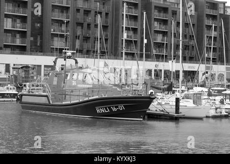 Janvier 2018 - un bateau de sauvetage de la RNLI dans la marina de Portishead, près de Bristol. Banque D'Images