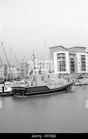 Janvier 2018 - un bateau de sauvetage de la RNLI dans la marina de Portishead, près de Bristol. Banque D'Images