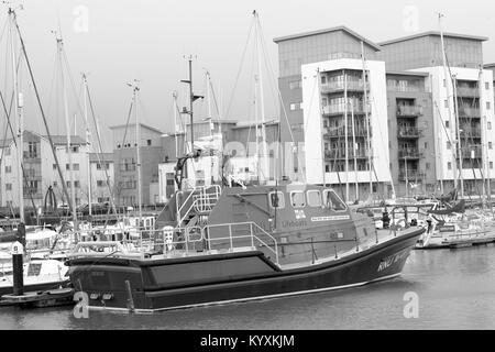 Janvier 2018 - un bateau de sauvetage de la RNLI dans la marina de Portishead, près de Bristol. Banque D'Images