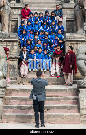 Les excursions d'école, Durbar Square, Bhaktapur, Népal, Asie. Banque D'Images