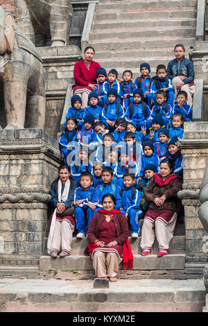 Les excursions d'école, Durbar Square, Bhaktapur, Népal, Asie. Banque D'Images