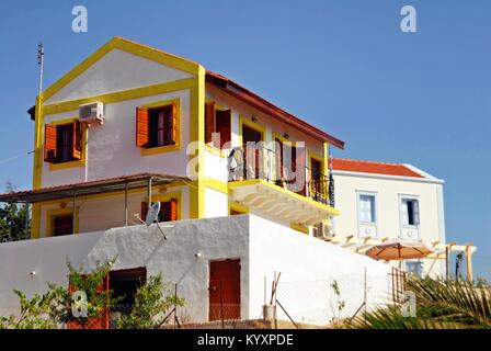 Maison traditionnelle par le port de la ville de Kastellorizo Kastellorizo, Île, Îles du Dodécanèse, Grèce. Banque D'Images