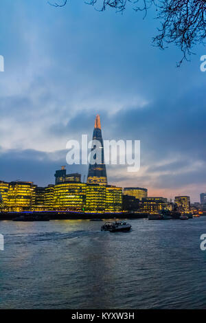 Le Shard, remblai / Tamise, Londres Banque D'Images