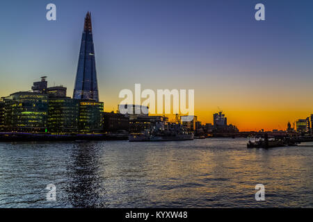 Le Shard, remblai / Tamise, Londres Banque D'Images