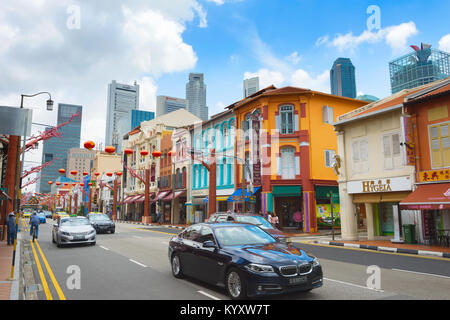 Singapour - 17 févr. 2017 : sur une route à grande circulation dans le quartier chinois de Singapour. Chinatown est une enclave ethnique situé dans le district de Outram dans le C Banque D'Images