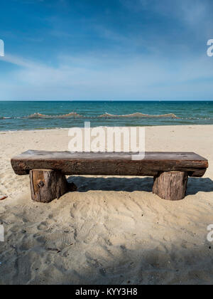 Plage de Pantai Batu Bruits de bulles ou de Batu Burok est l'un des populaires partie de la plage de Kuala Terengganu, Malaisie. Banque D'Images