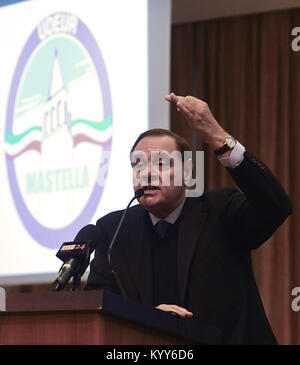 Clemente Mastella, Maire de Benevento et ancien ministre de la Justice, au cours de l'exposé à Naples de l'Udeur 2. En vedette : Clemente Mastella Où : Naples, Campanie, Italie Quand : 16 décembre 2017 Credit : IPA/WENN.com **Uniquement disponible pour publication au Royaume-Uni, USA, Allemagne, Autriche, Suisse** Banque D'Images