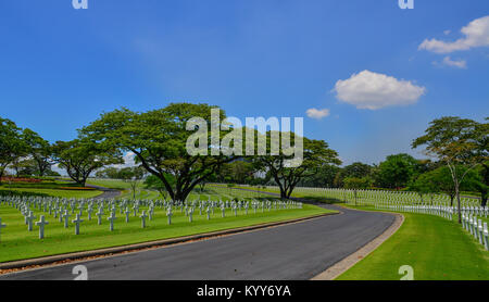 Manille, Philippines - Apr 14, 2017. Manila American Cemetery and Memorial à jour ensoleillé. Le cimetière contient le plus grand nombre de tombes de nos mili Banque D'Images