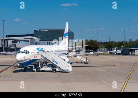 Varsovie, Pologne, 16 mai 2017 : la préparation de l'air Avion Entrez pour le décollage à l'aéroport Chopin de Varsovie. Banque D'Images