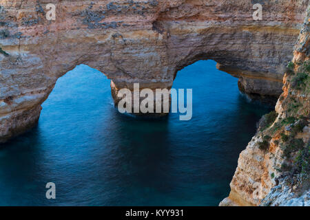 Praia da Marinha, Algarve, l'océan Atlantique, le Portugal, l'Europe Banque D'Images