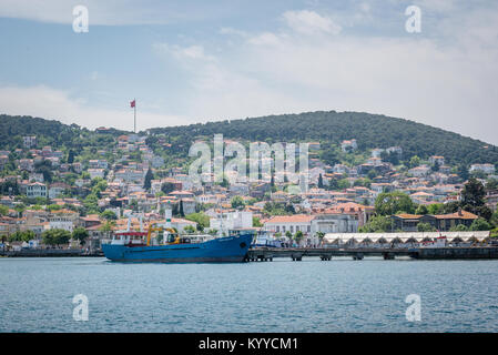 Voir l'île de Heybeliada.L'île est l'une des quatre îles nommé Princes îles dans la mer de Marmara, près d'Istanbul, Turquie.20 Mai 2017 Banque D'Images