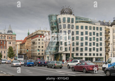 The Dancing House un important bâtiment historique Dancing House à Prague, qui abrite également l'hôtel Dancing House avec un design original et original, Prague Banque D'Images