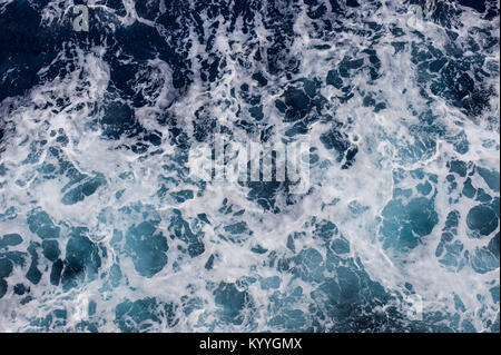 Surface de l'océan avec des vagues et de la Mousse - Vue de dessus - Vue de Voile Banque D'Images