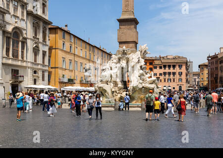 La fontaine des Quatre rivières de la Piazza Navona à Rome, Italie Banque D'Images