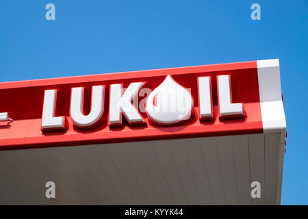 Lukoil signe à l'une des compagnie pétrolière russe, stations-service, Russie Banque D'Images