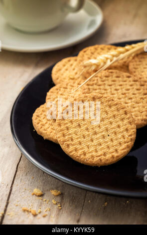 Biscuits digestive sur une plaque Banque D'Images