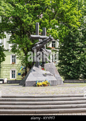 Lviv, Ukraine - Mai 31, 2016 : Monument aux victimes des crimes du communisme conçu par P. Shtaier Syvenkyi et R.. C'est un monument à la m Banque D'Images