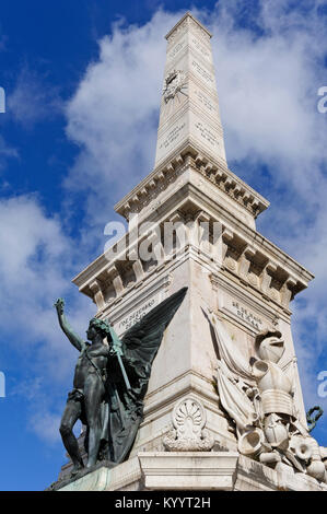 Le monument à l'Restorersas comme un obélisque dans la place Restauradores, Lisbonne, Portugal Banque D'Images