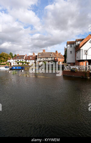 Un coin pittoresque par l'abbaye de moulin dans la ville de Gloucester, Gloucestershire, Severn Vale, UK Banque D'Images