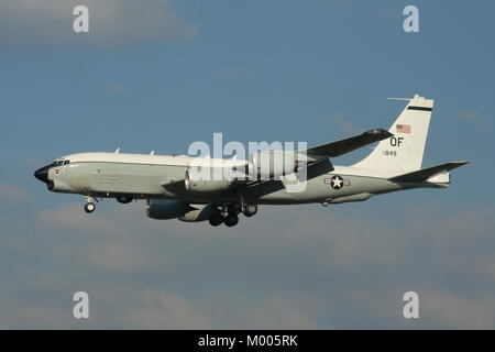 Une RC-135U 'Combattre' envoyé de retourner à RAF Mildenhall après une mission de collecte de renseignements dans l'Europe. Seulement deux de ces appareils existent. Banque D'Images