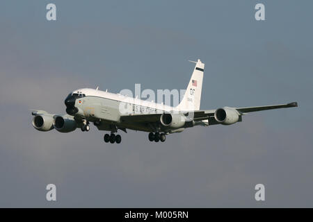 Une RC-135U 'Combattre' envoyé de retourner à RAF Mildenhall après une mission de collecte de renseignements dans l'Europe. Seulement deux de ces appareils existent. Banque D'Images