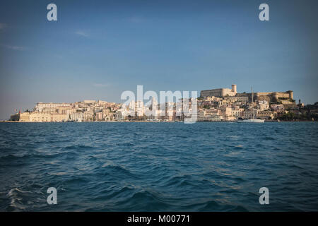 Vue depuis la mer de Gaeta en Italie Banque D'Images