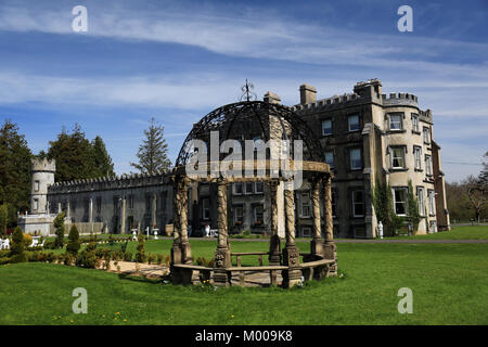 Grand propriétaire château dans la campagne irlandaise, le comté de Kerry, Irlande Banque D'Images