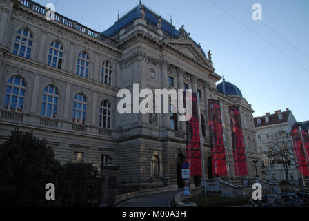 Graz, Autriche - le 9 octobre 2014 : le bâtiment principal de l'Université Technique Banque D'Images