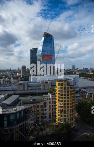 Vue depuis la Tate Modern Museum à l'ouest avec un Blackriars le bâtiment et la Tour de la Banque du Sud. Londres, 2017 Banque D'Images