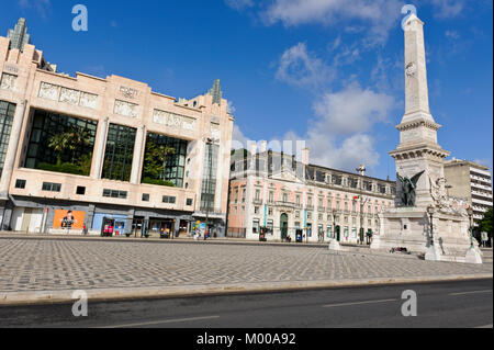 Place Restauradores avec Eden Theatre et le Monument à la restauration, Lisbonne, Portugal Banque D'Images