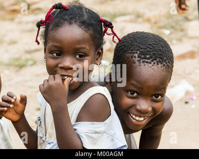 Accra, Ghana - 28 décembre 2016 : heureux les enfants africains à Accra, Ghana. Banque D'Images