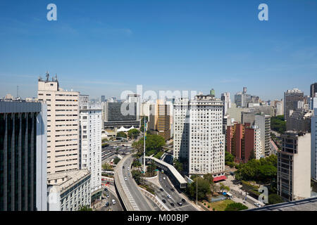 Vue aérienne de Sao Paulo ville, bâtiments de bureaux, bâtiments résidentiels et Sao Paulo salle du conseil municipal, au centre-ville, au Brésil. Banque D'Images