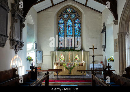 Détail de l'intérieur montrant autel de St Marie la Vierge dans l'église, Suffolk Grundisburgh Banque D'Images